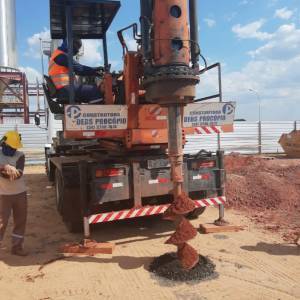Estacas escavadas com trado mecânico