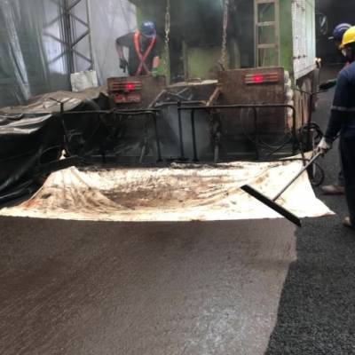 Canal de drenagem em muro gabião e colchão reno